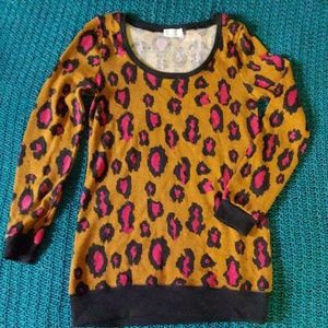 Scoop neck, trendy leopard sweater top.